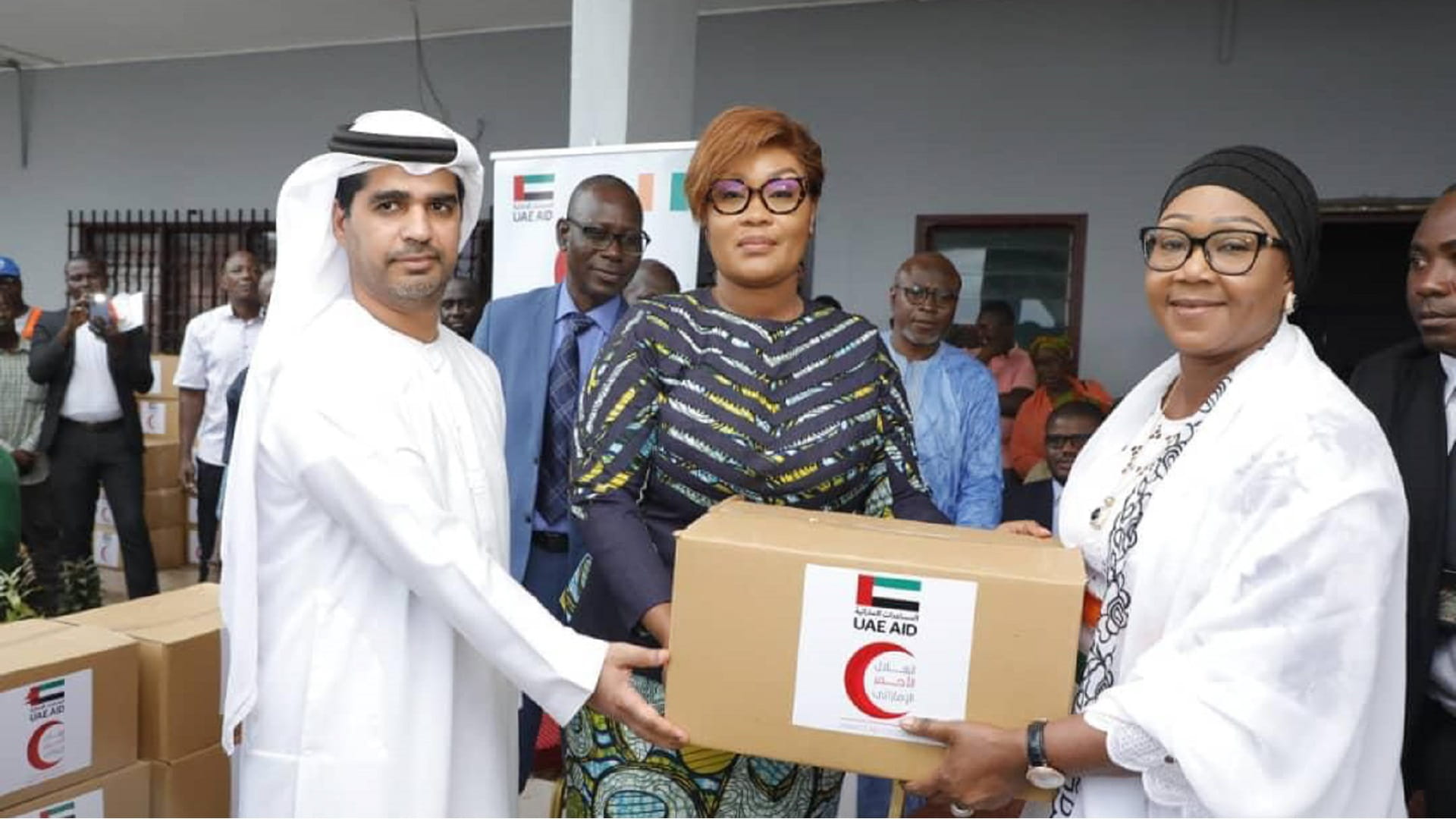 Image for the title: UAE Embassy in Abidjan distributes food and iftar meals 