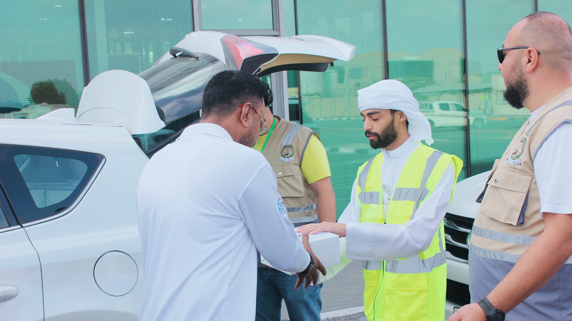 Image for the title: Al Hamriyah Municipality provides Iftar on road 