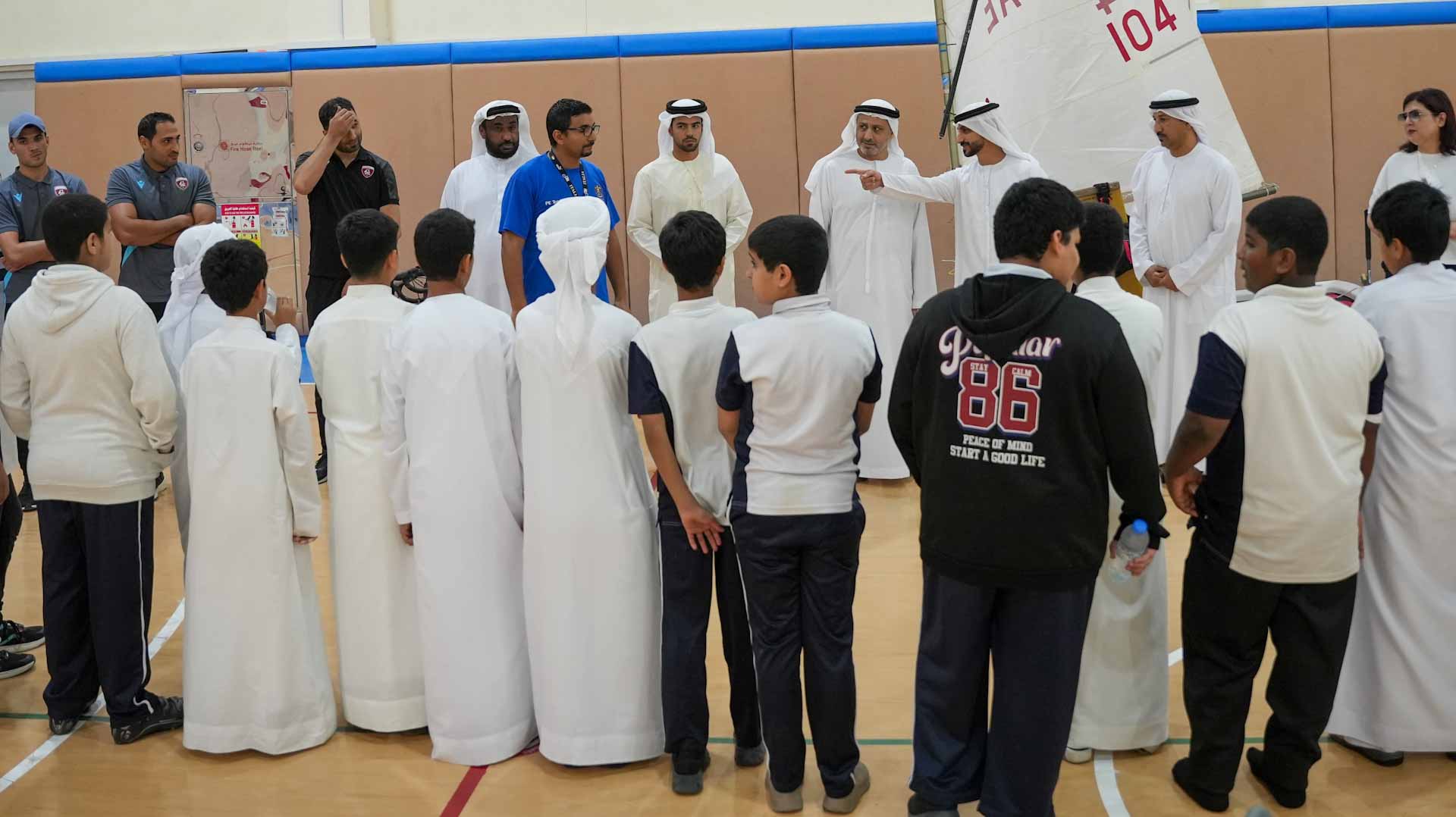 صورة بعنوان: نادي الحمرية يكتشف المواهب الرياضية بمدارس المنطقة 