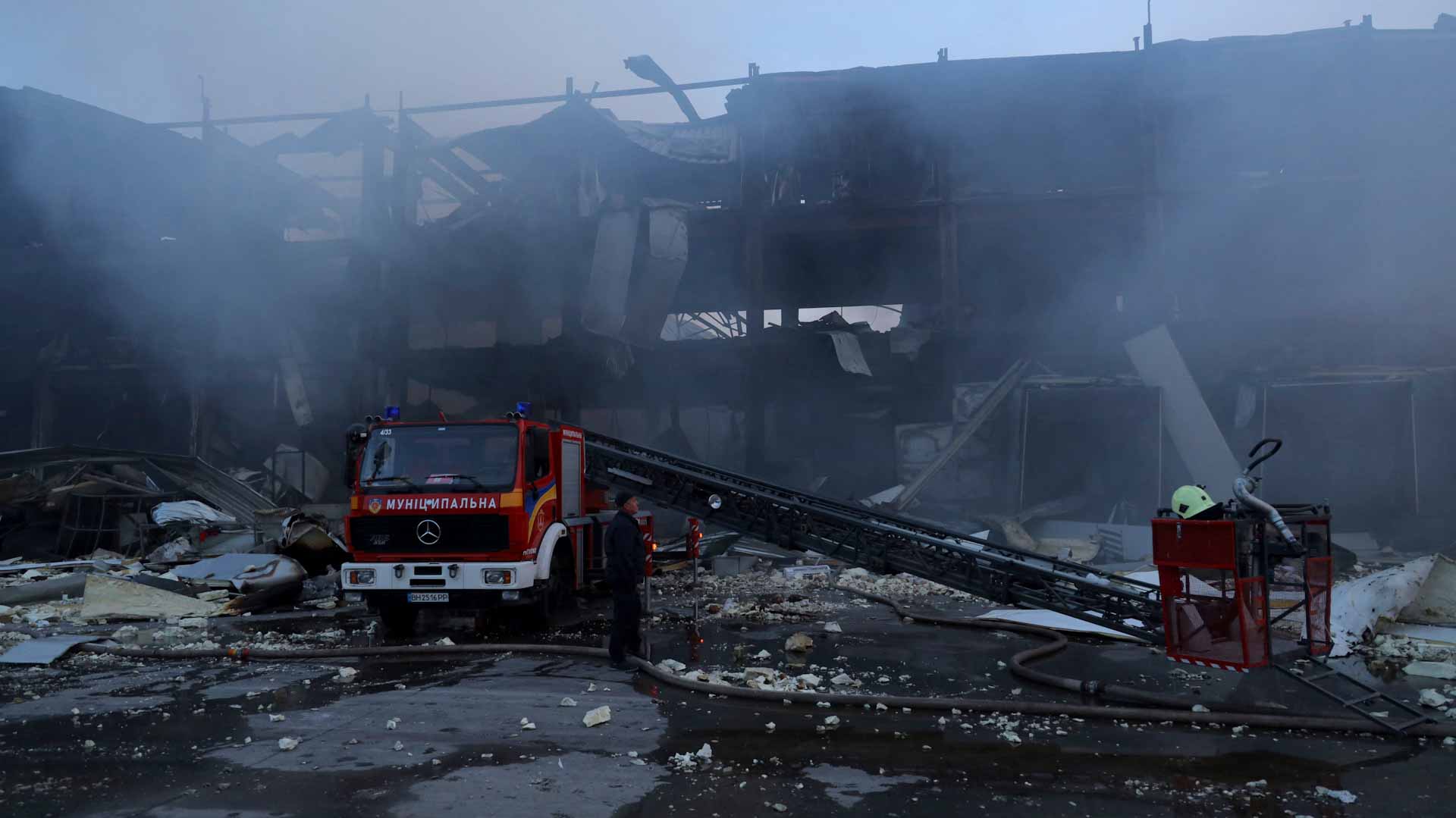 Image for the title: Nearly 10,000 evacuated in Ukraine's Kharkiv region 