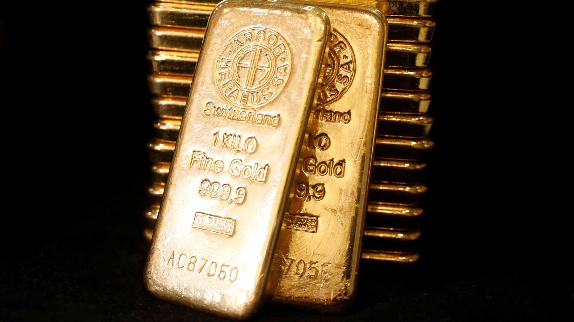 الذهب يصعد 1.4% ويتجه لتسجيل أول مكاسب أسبوعية في 5 أسابيع #الشارقة24 