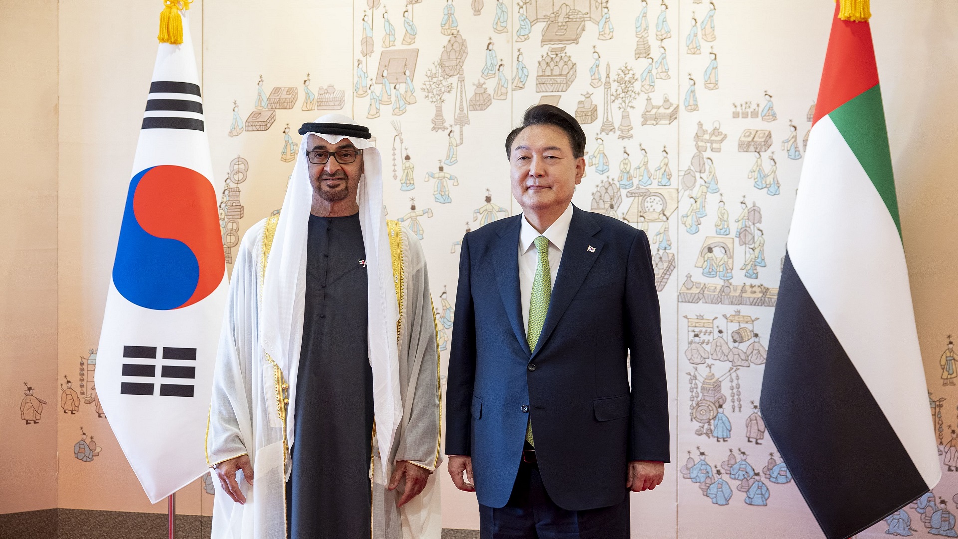 Image for the title: Korean President hosts official reception for UAE President 