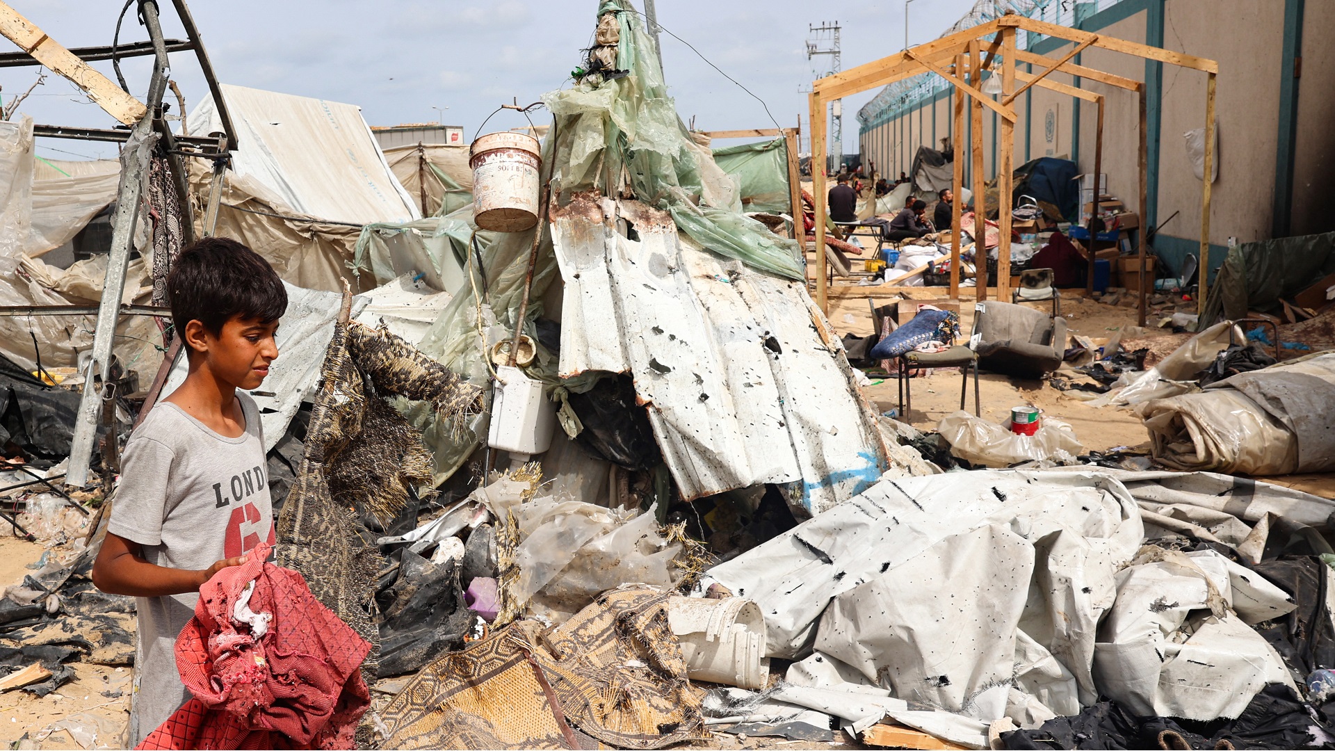 Image for the title: Security Council set to meet over deadly Rafah strike 