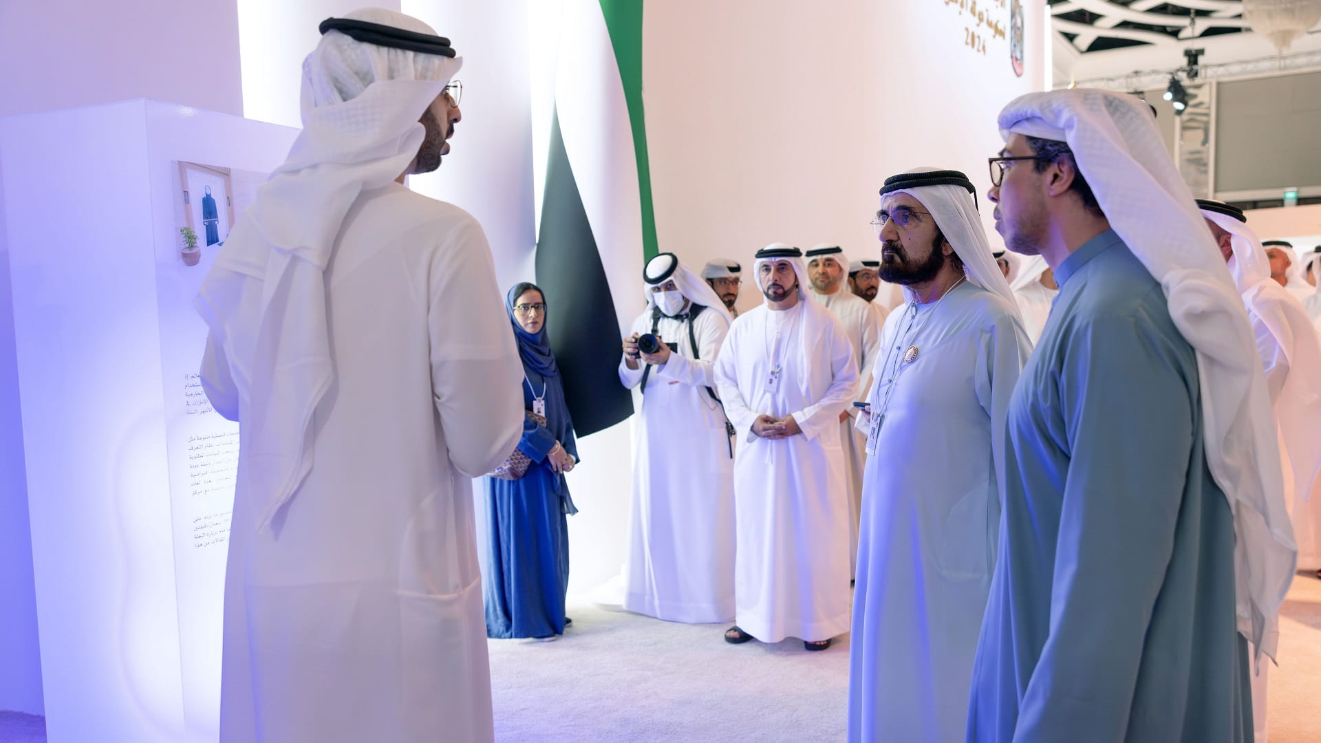 Mohammed bin Rashid attends ‘AI Retreat’ 