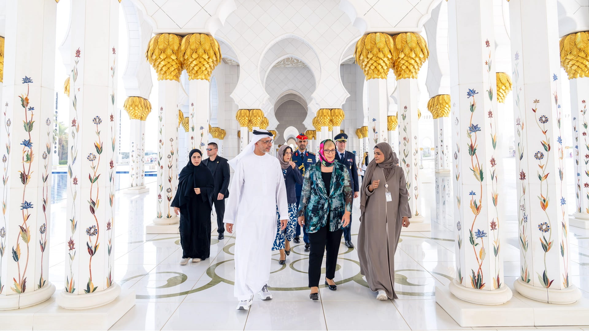 President of Slovenia visits Sheikh Zayed Grand Mosque 