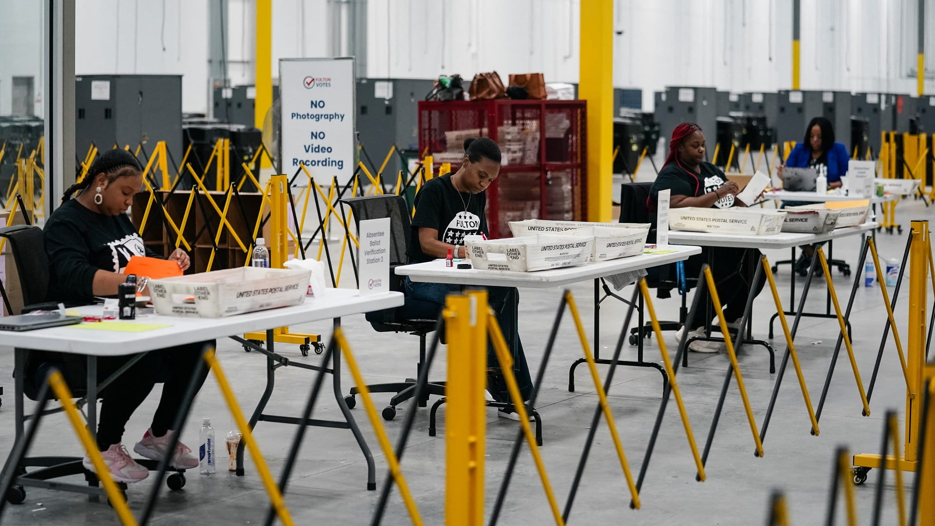 Polls open for the US presidential election