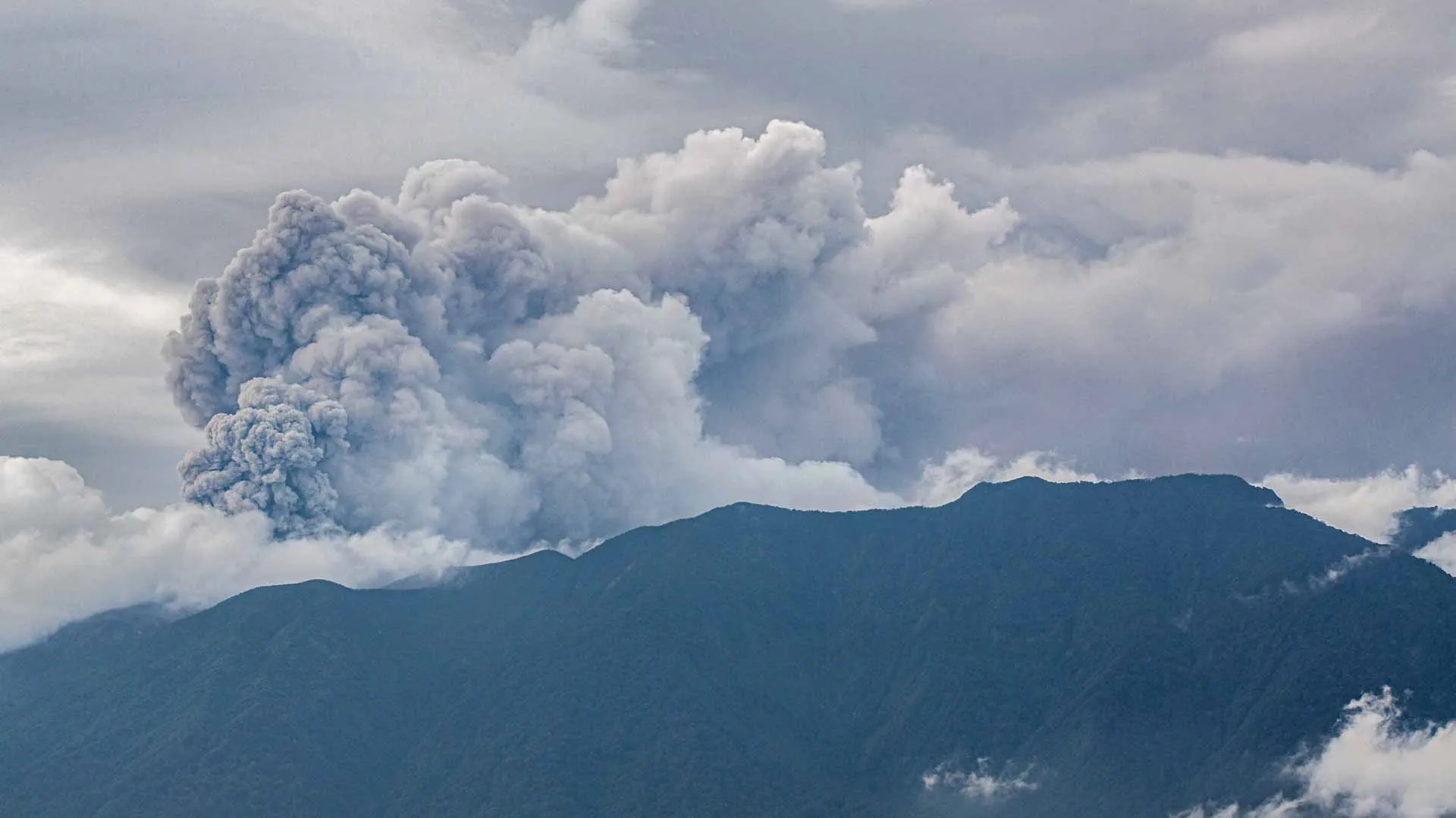 Image for the title: Indonesian volcano shoots huge ash tower skyward 