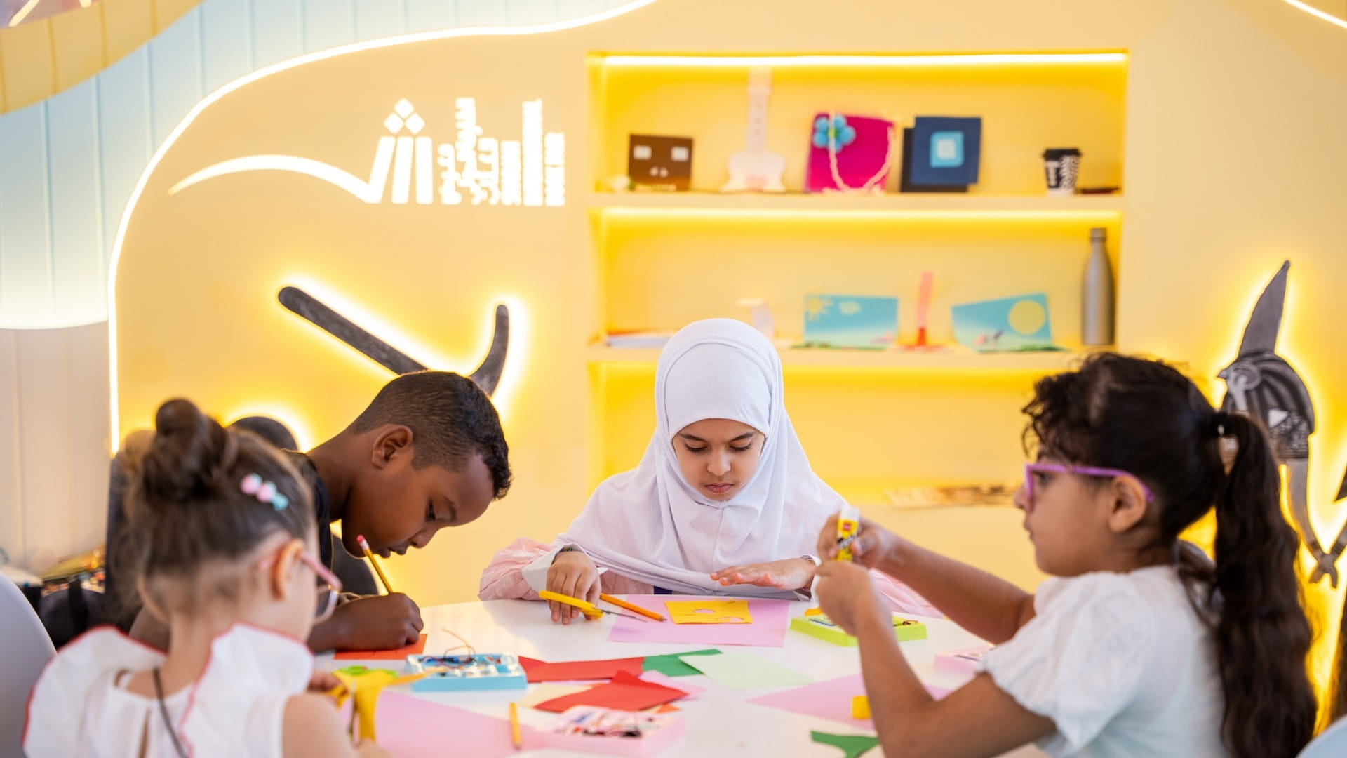 ورشة الحديقة الإلكترونية تمزج الفن بالعلم في معرض الشارقة للكتاب 