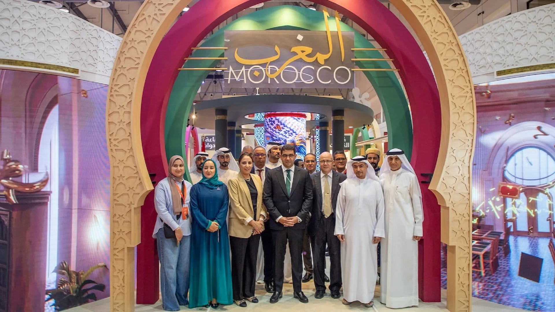 Image for the title: Moroccan Minister of Youth, Culture  explores SIBF 