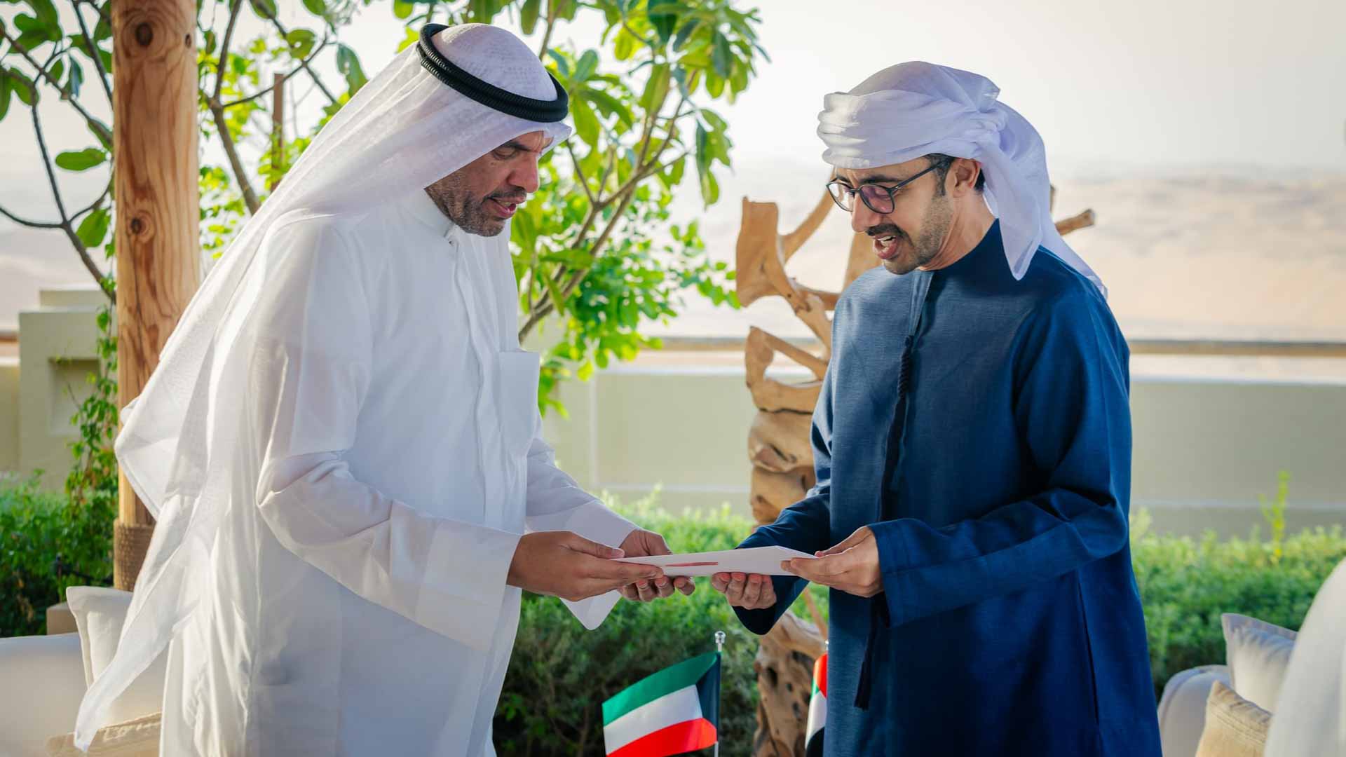 Kuwaiti Emir invites UAE Pres to attend GCC Summit 