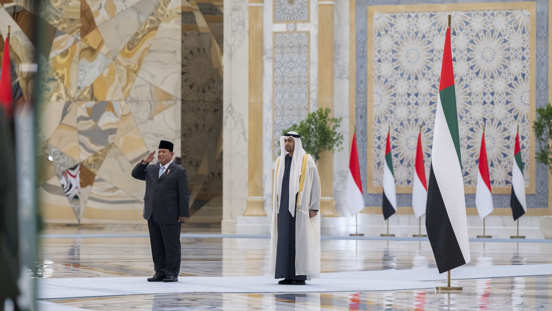 UAE President welcomes Indonesian President at Qasr Al Watan 