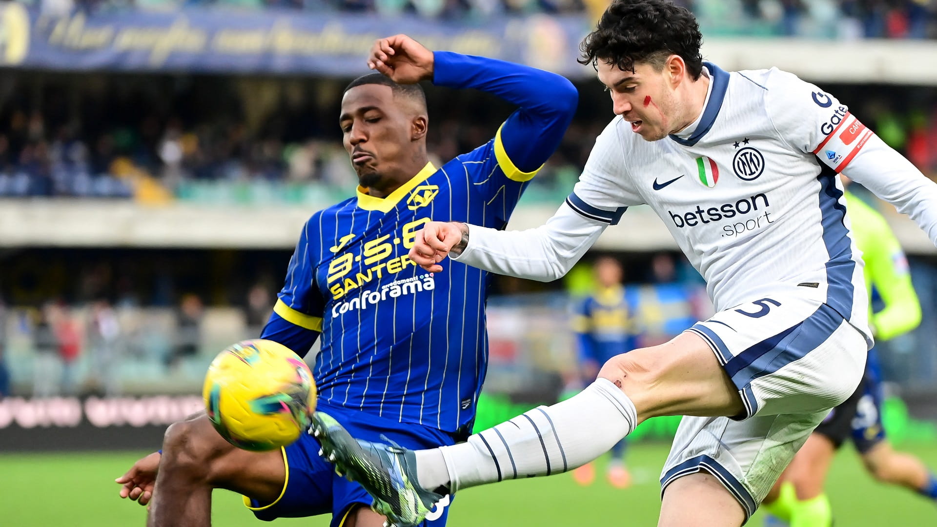 Inter smash Verona to take Serie A lead 