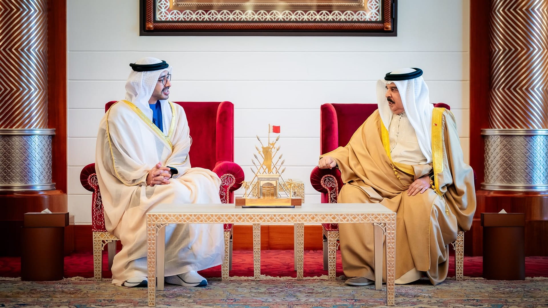 King of Bahrain receives Abdullah bin Zayed 