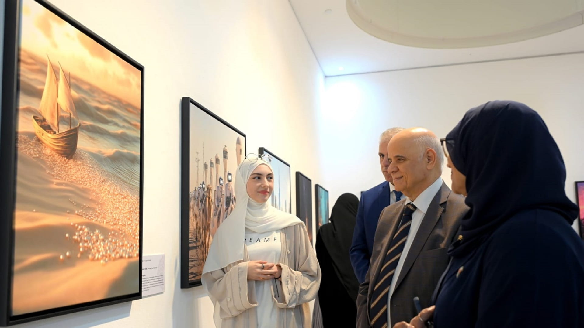 جامعة الشارقة تنظم معرضاً فنياً يمزج التراث بالذكاء الاصطناعي 