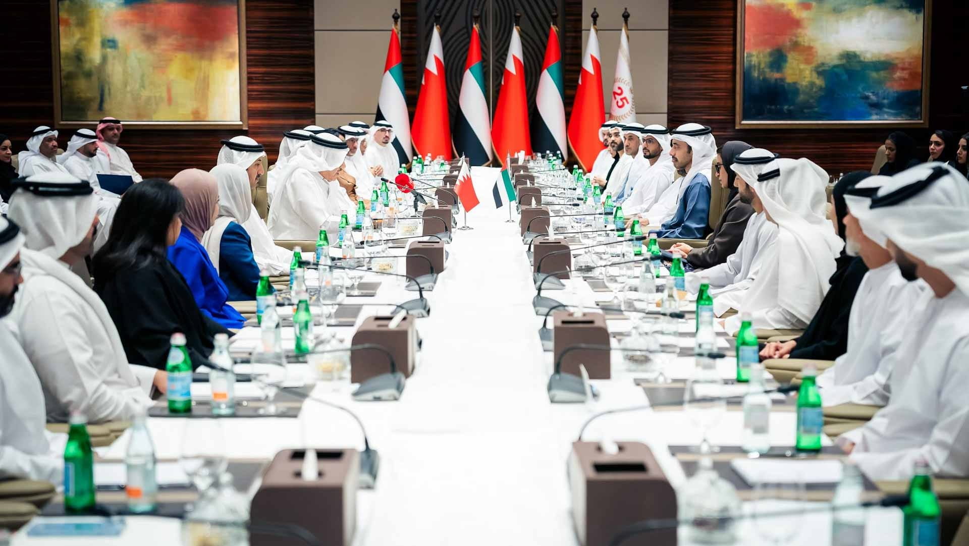 عبد الله بن زايد يترأس اجتماع اللجنة العليا المشتركة بالمنامة 