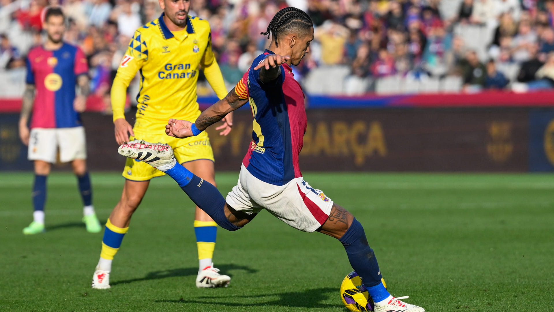 Las Palmas stun Liga leaders Barca on 125th anniversary 