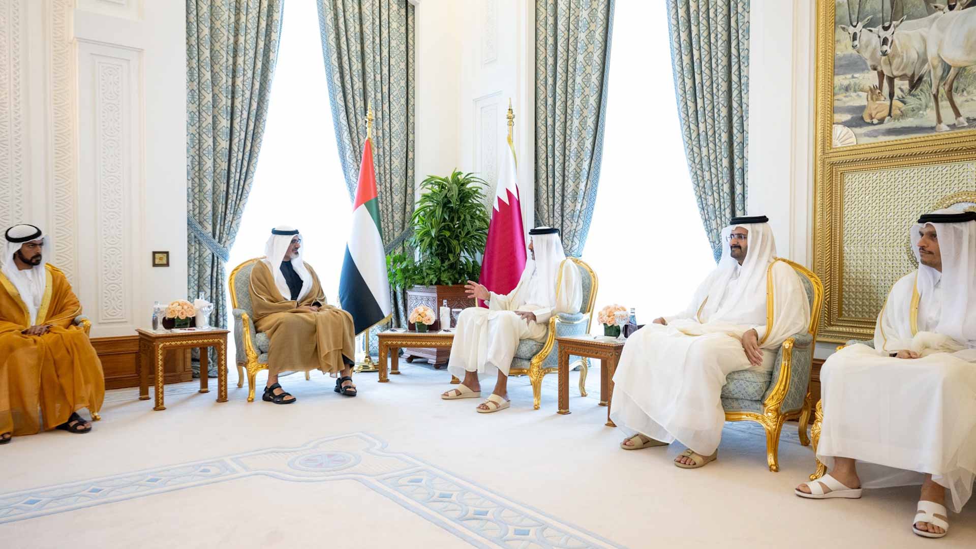 Emir of Qatar receives Crown Prince of Abu Dhabi 