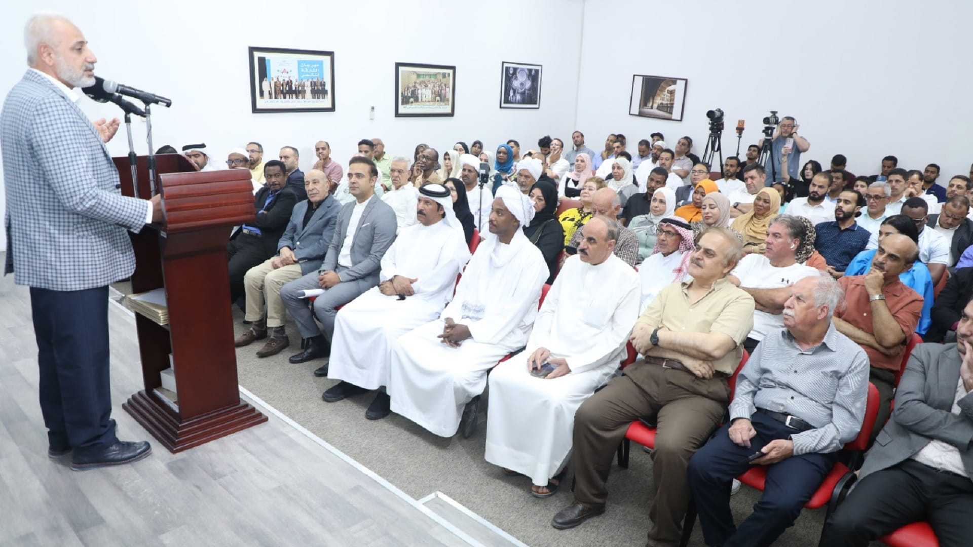 قصائد تعبُرُ النيل وبردى في بيت الشعر بالشارقة 