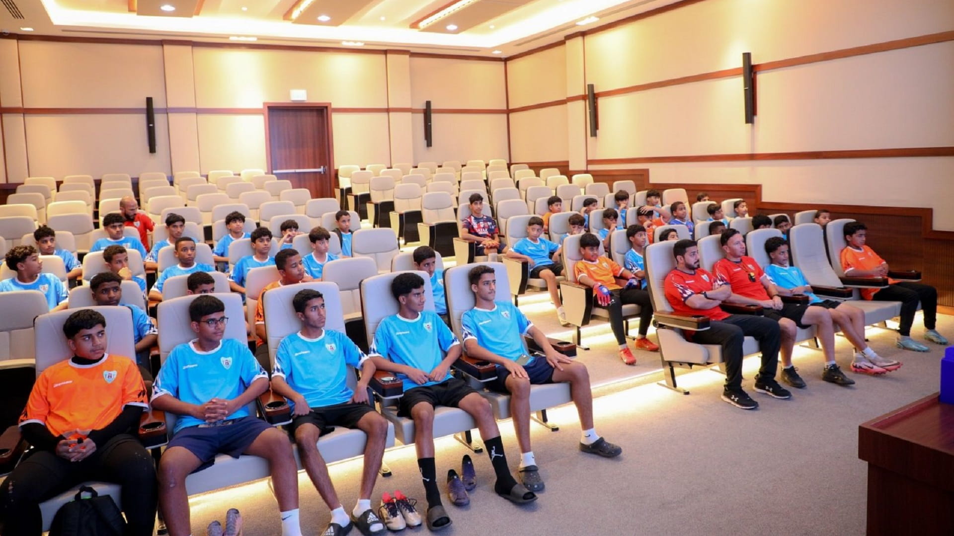 Dibba Al Hisn Club hosts a seminar on sports management  