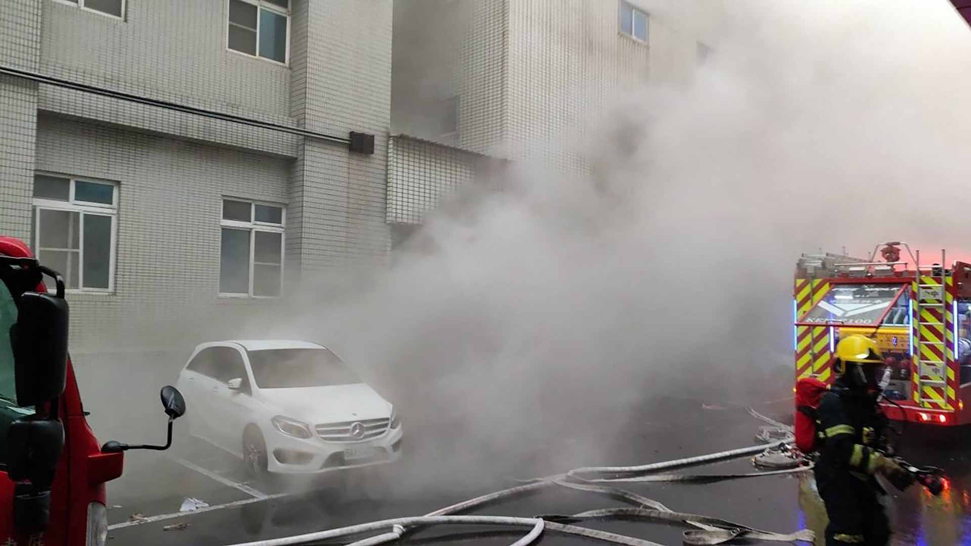  بين النيران و الإعصار..حريق في مستشفى يودي بحياة 9 أشخاص في تايوان 