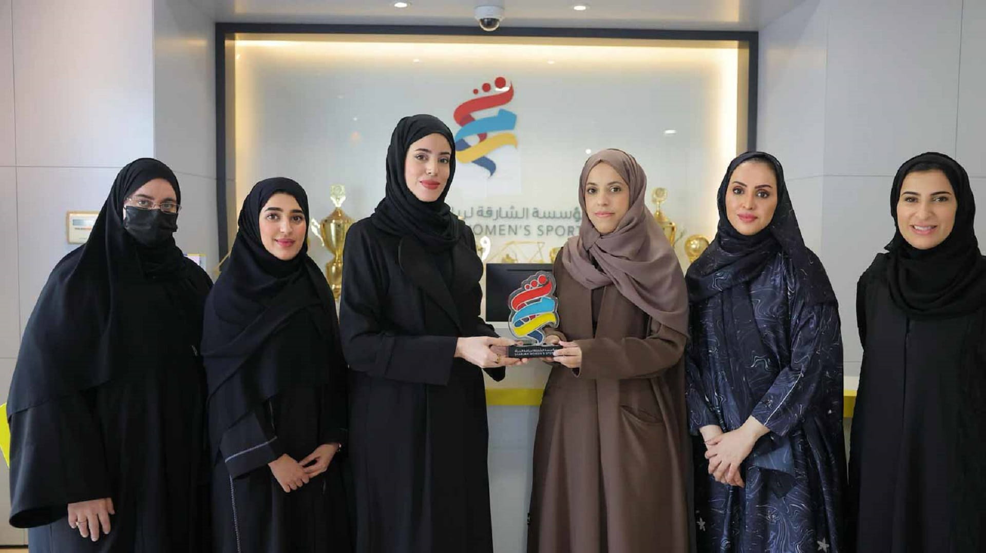 صورة بعنوان: "مالية الشارقة" تُعزز تمكين المرأة من خلال اليوم الرياضي المفتوح 
