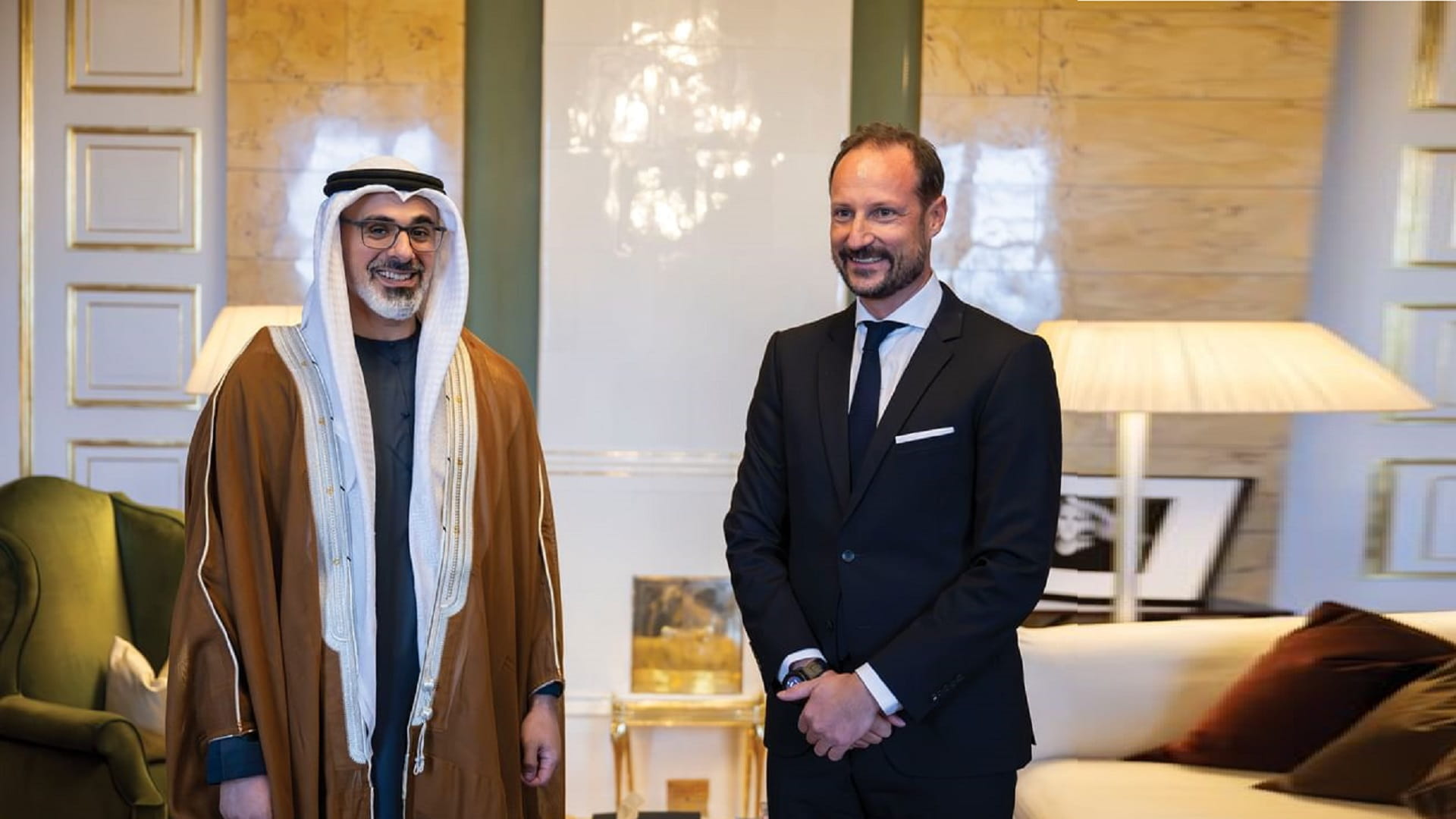 خالد بن محمد بن زايد يلتقي ولي عهد مملكة النرويج