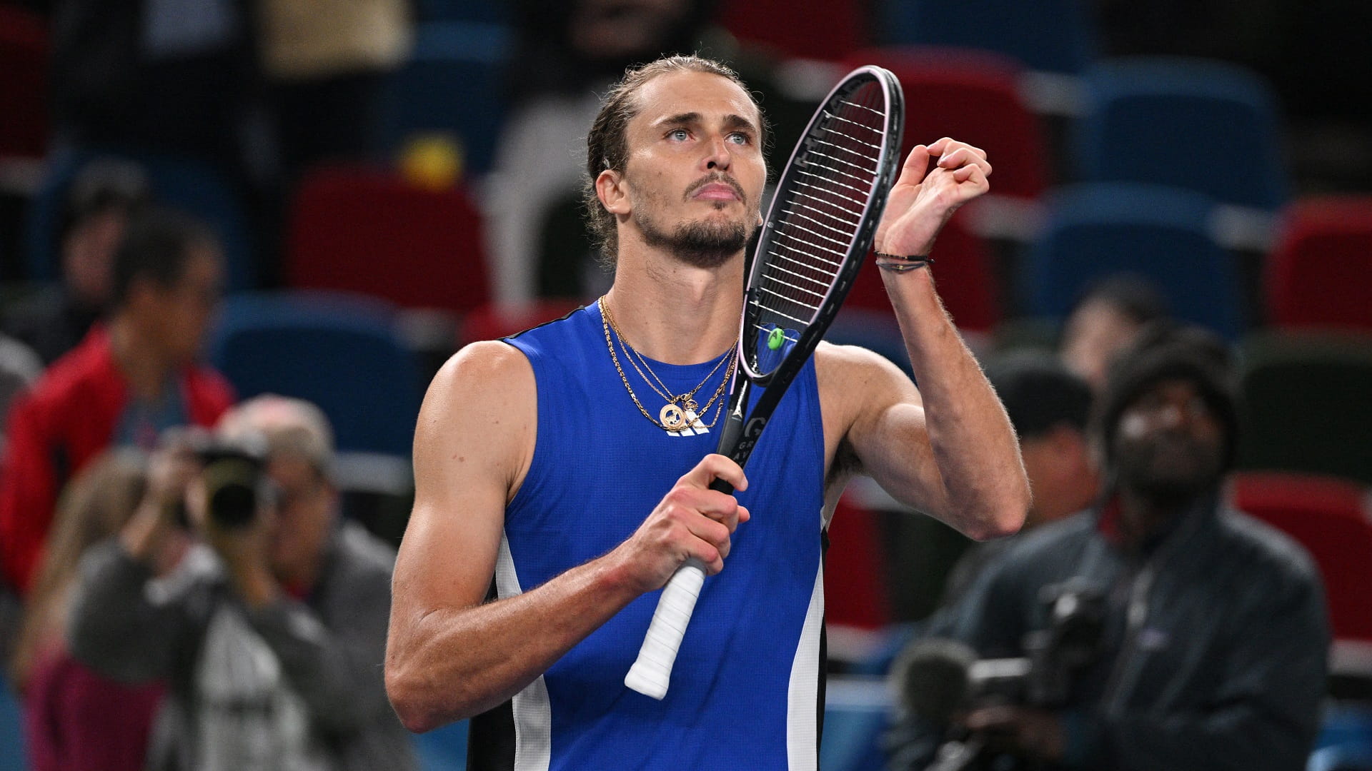 Zverev scrapes through to Shanghai Masters last 16 