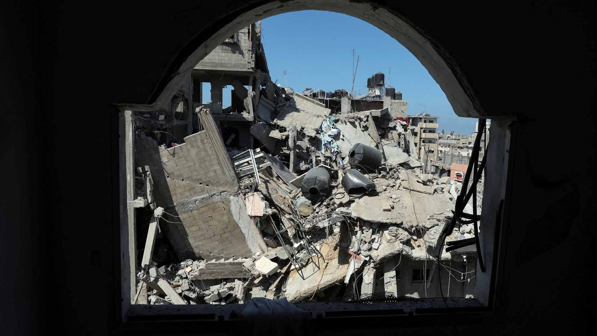 في غزة.. قصف إسرائيلي على مدرسة تؤوي نازحين يقتل 16 ويجرح العشرات  