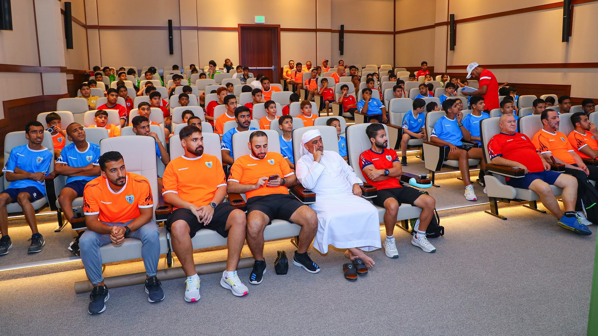 Dibba Al Hisn Club organises lecture on professional behaviour  