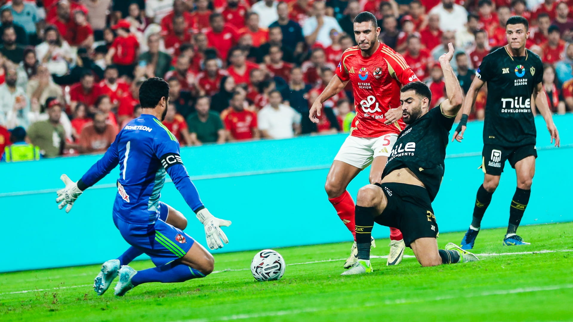 صورة بعنوان: الأهلي بطلاً لكأس السوبر المصري في أبوظبي على حساب الزمالك 