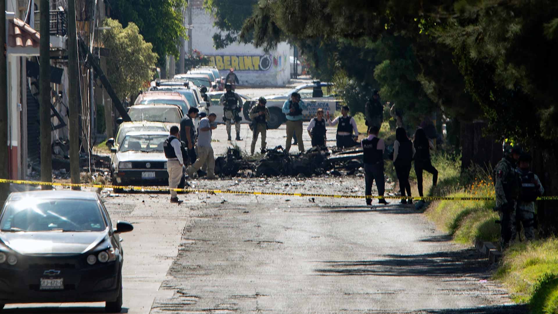 Image for the title: Car bomb wounds three police in Mexico 