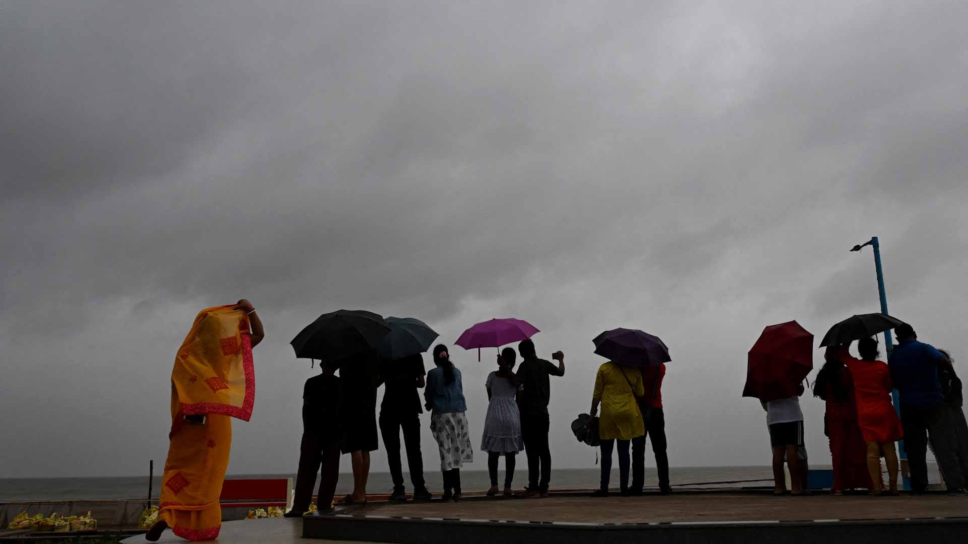 Image for the title: More than a million Indians flee as cyclone approaches 