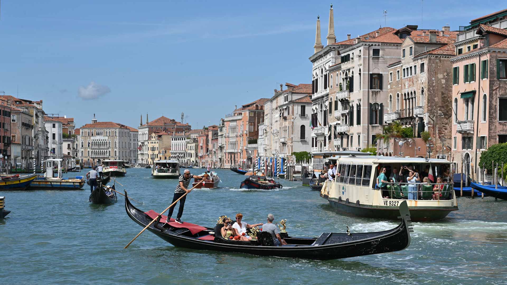 Image for the title: Venice to continue tourist entry fee in 2025 