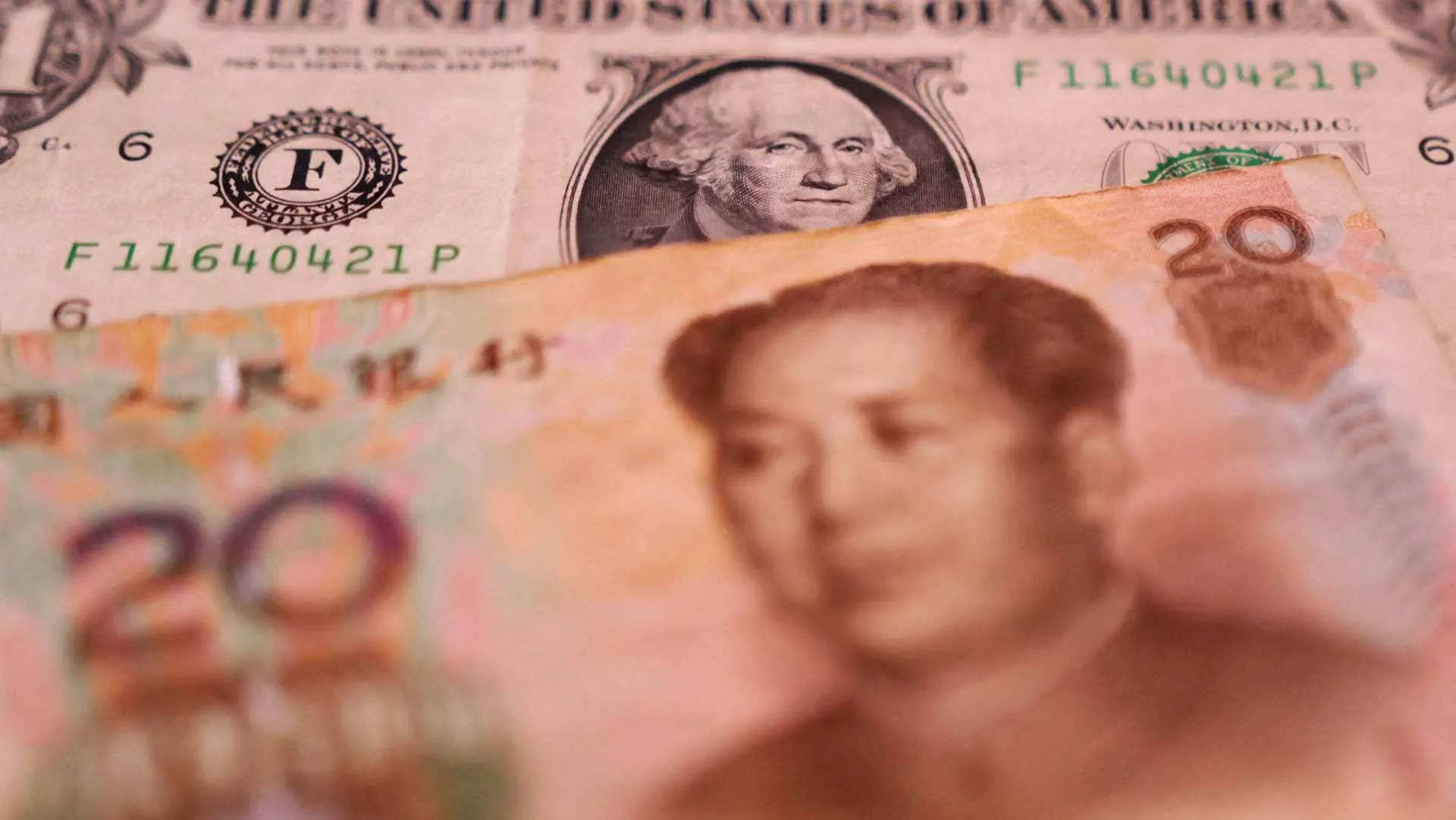 Image for the title: Dollar gains for fourth week as investors grow jittery 