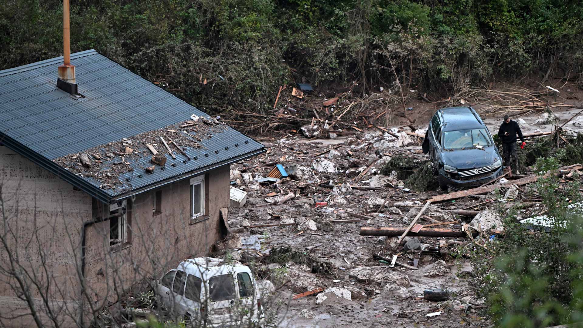 EU chief visits Bosnia flood-hit areas and pledges help 