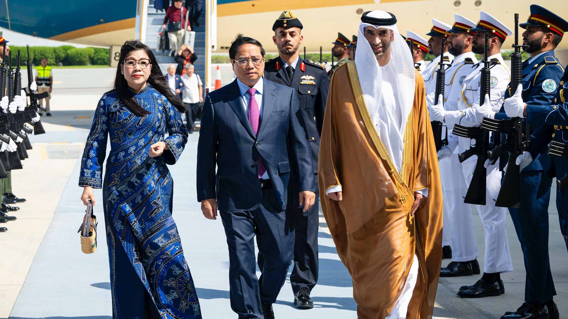Image for the title: Prime Minister of Vietnam arrives in Abu Dhabi on official visit 