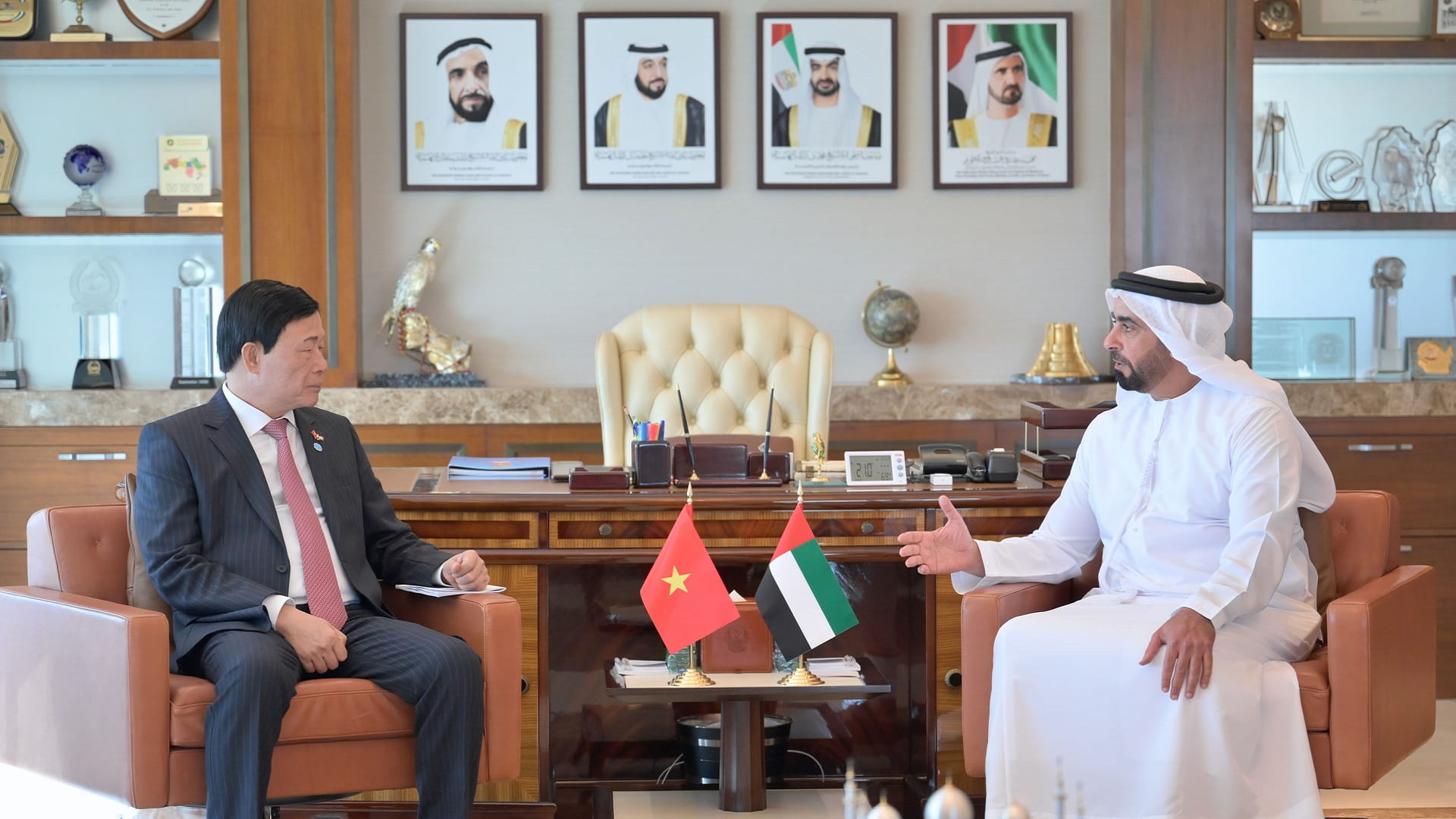 Saif bin Zayed receives Le Quoc Hung 