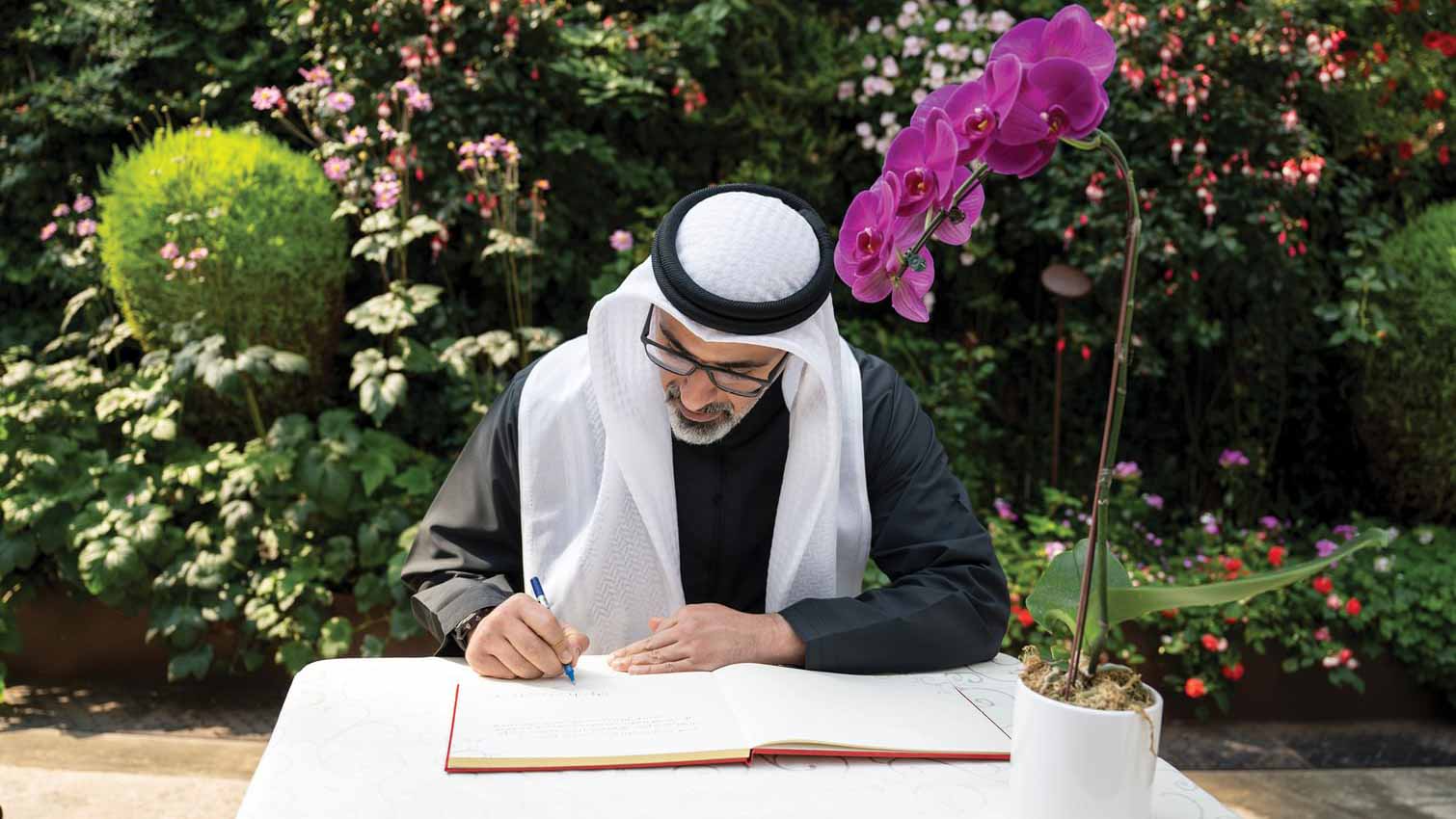 Image for the title: Abu Dhabi Crown Prince visits 'Gardens by the Bay' in Singapore 