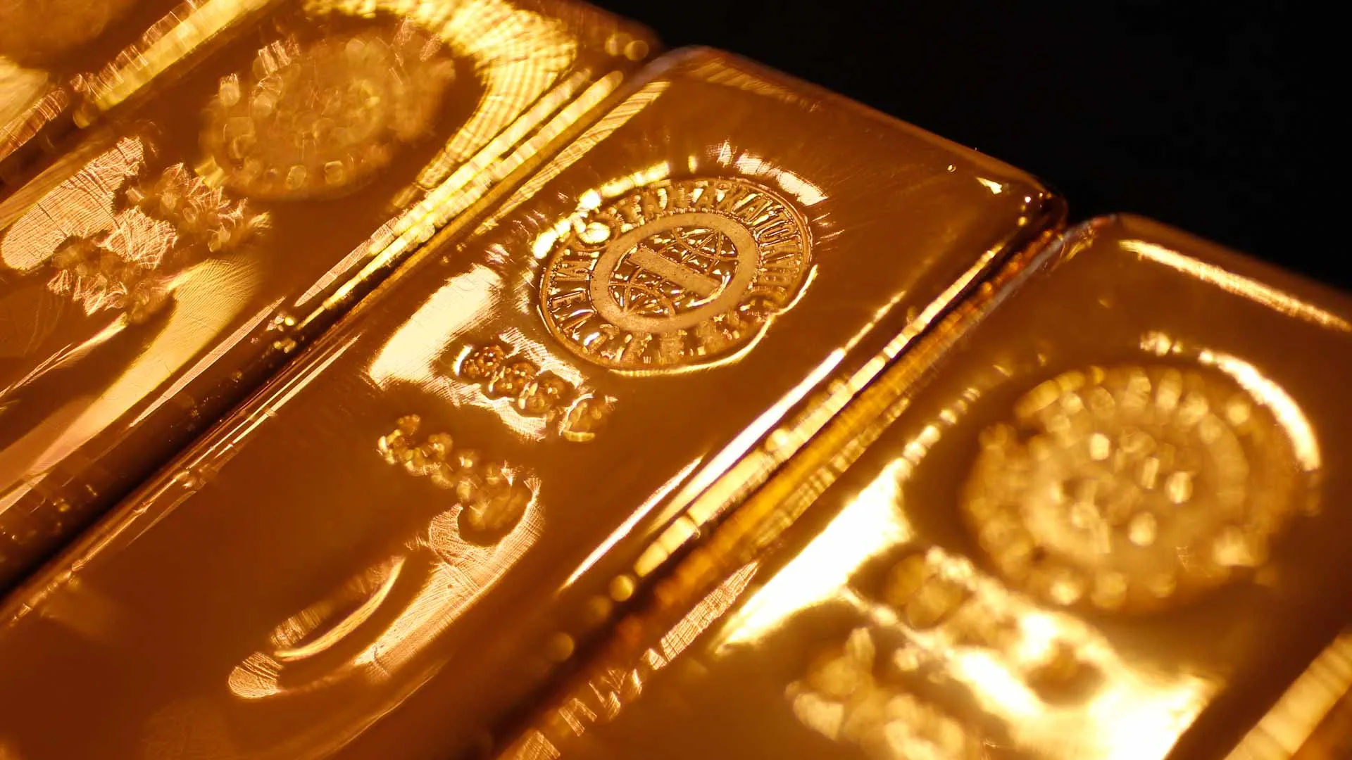 Image for the title: Gold rises as global uncertainty boosts safe-haven demand 