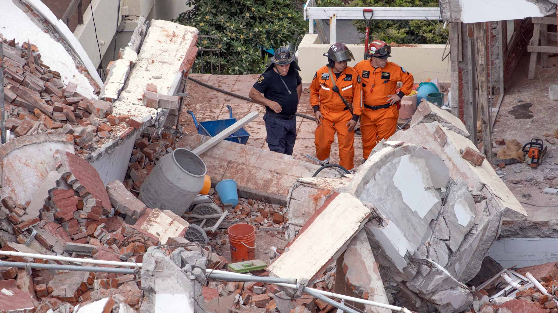 Image for the title: One dead, several missing in Argentina hotel collapse 