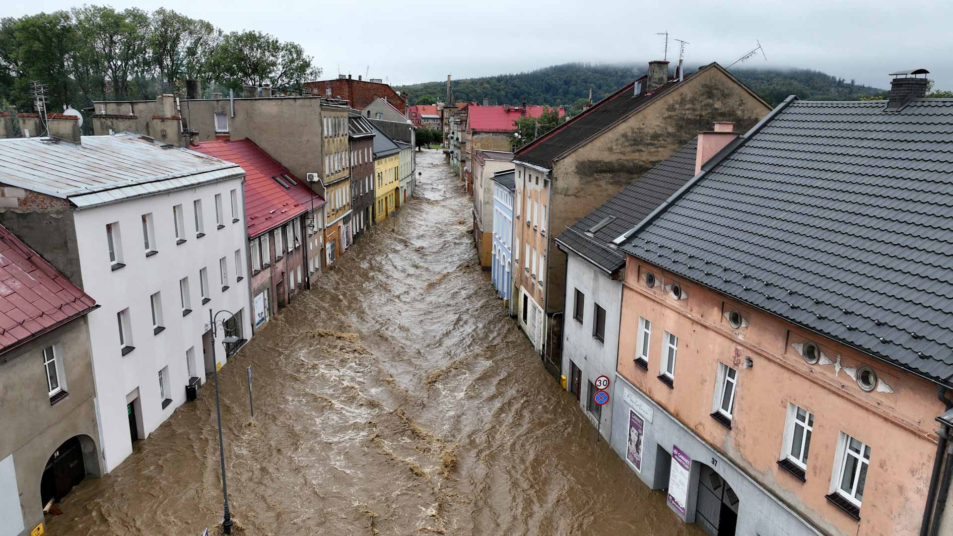 Image for the title: 1.2 billion people at 'high risk' from climate change 