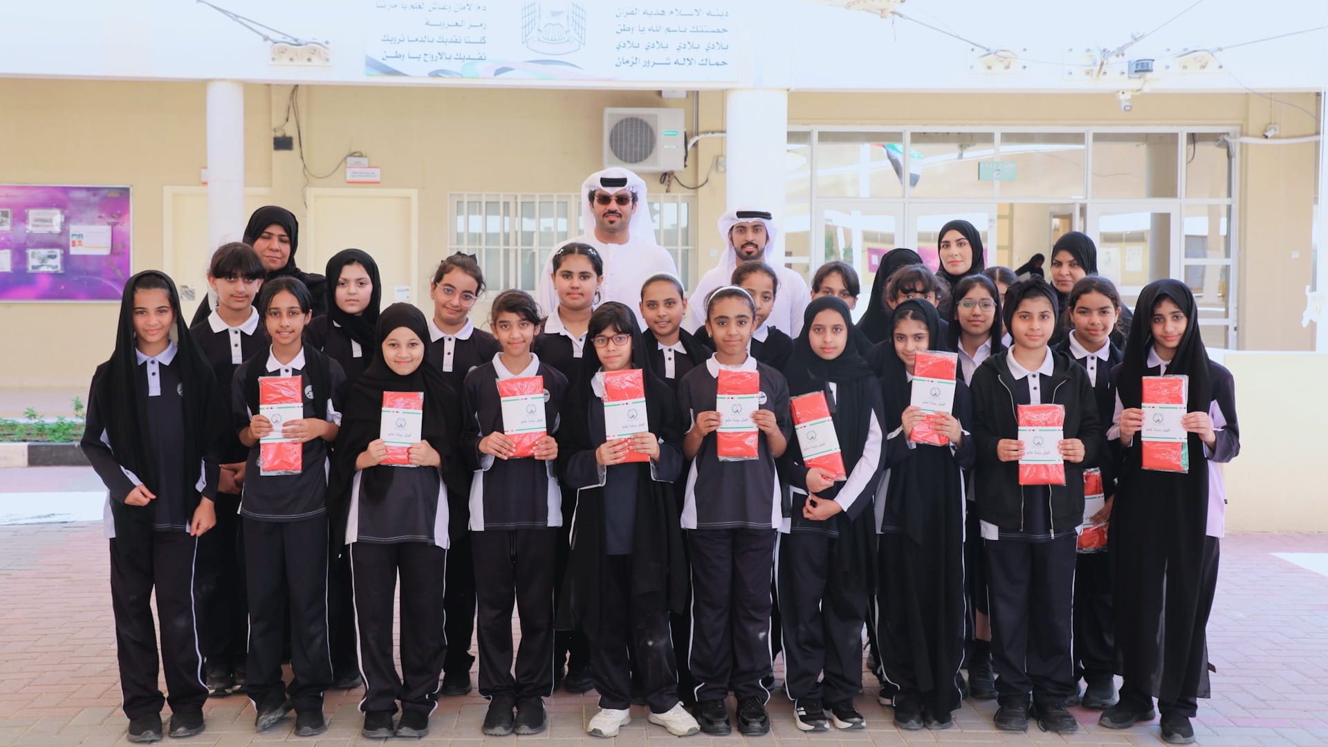 Al Hamriyah Mun. launches "A Flag Over Our Home" initiative 