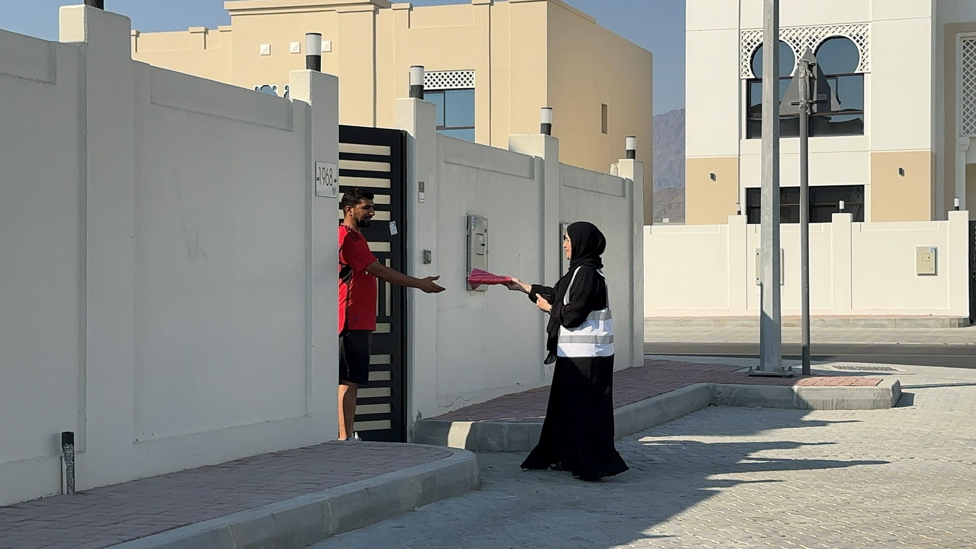 Kalba Mun. distributes 7,000 flags to city’s residents, insts. 