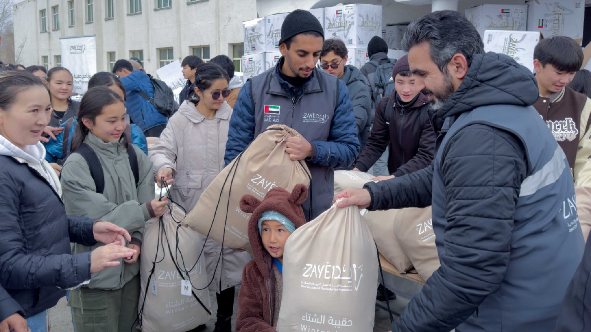 Zayed Humanitarian Foundation distributes winter bags in Mongolia 