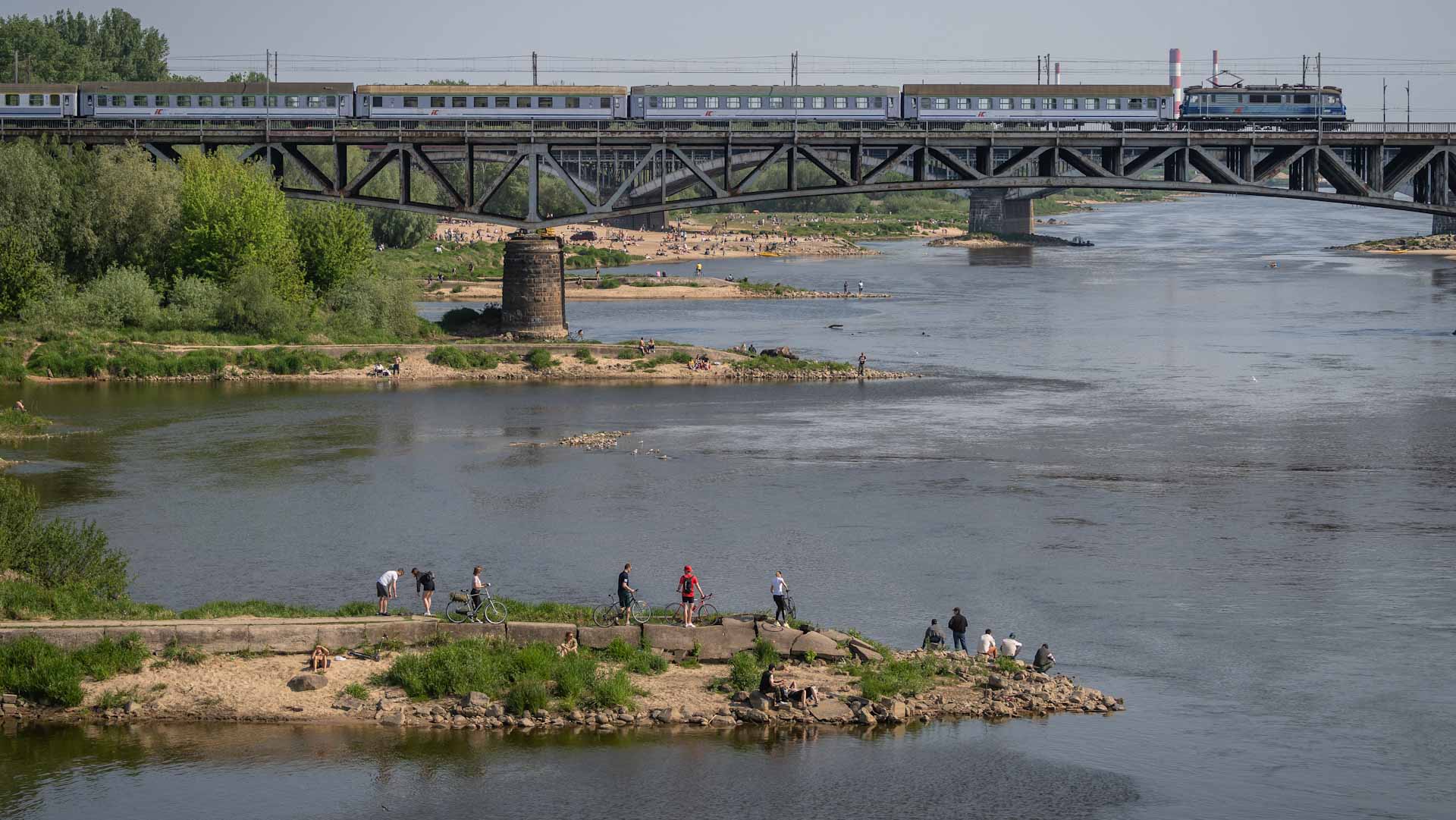 Drought sinks longest Polish river to record-low level 