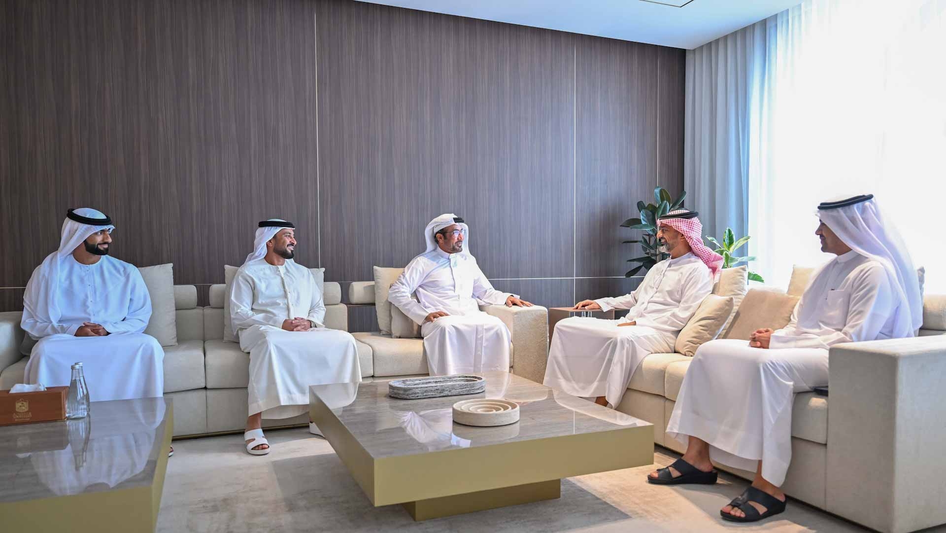عمار بن حميد يستقبل الهاجري ويطلع على خطط تطوير قطاع الرياضة 