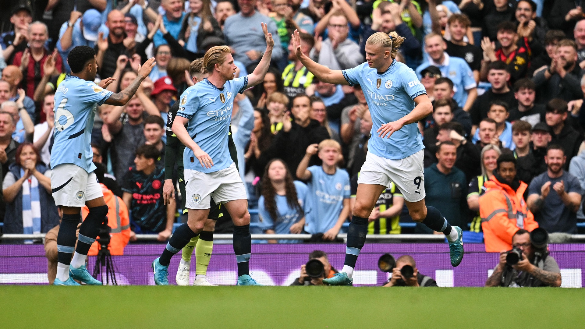 Haaland guides Manchester City to a 2-1 win over Brentford 