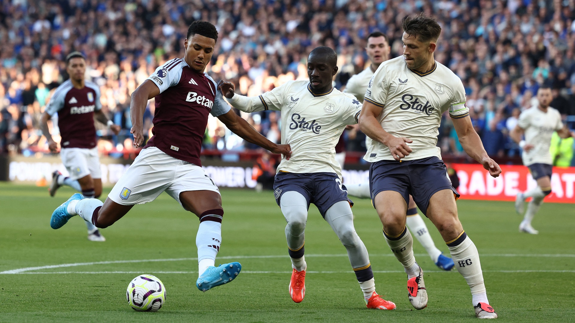 Duran's stunning goal secures Aston Villa's 3-2 win over Everton 