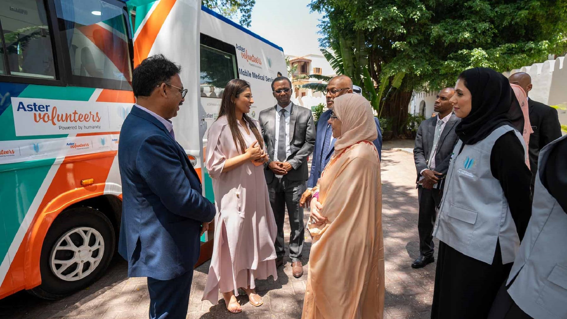 جواهر القاسمي تطلق مشروع العيادة المتنقلة للقلب الكبير في زنجبار
