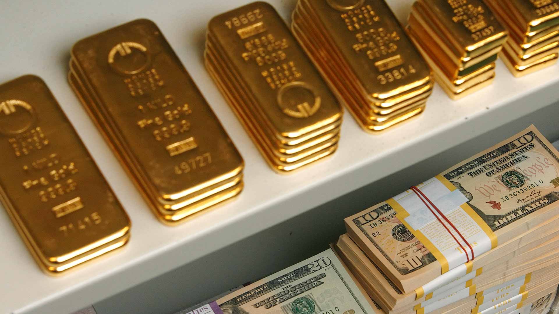 Image for the title: Weekly rise in gold expected due to Fed rate drop boost 